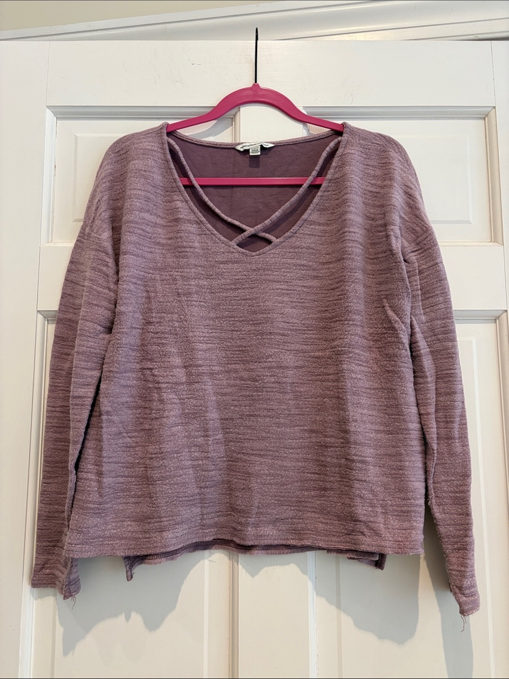 American Eagle Outfitters Mauve/Purple Cross‑Strap V‑Neck Pullover Sweatshirt